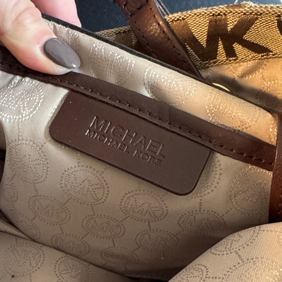 Michael Michael Kors Jet Set Monogram Canvas Tote Purse Shoulder BAG - Picture 9 of 9